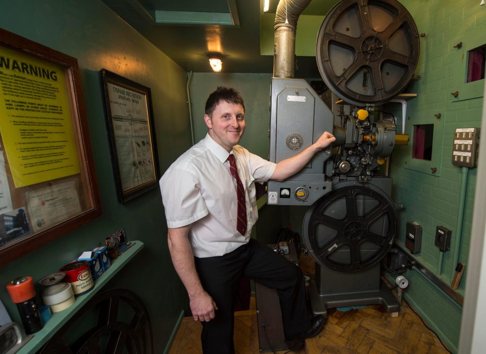 Vintage_cinema_Projector.jpg